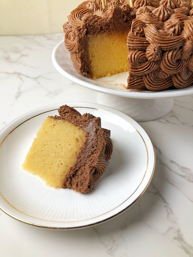 Vanilla Sponge Cake with Chocolate Buttercream Frosting
