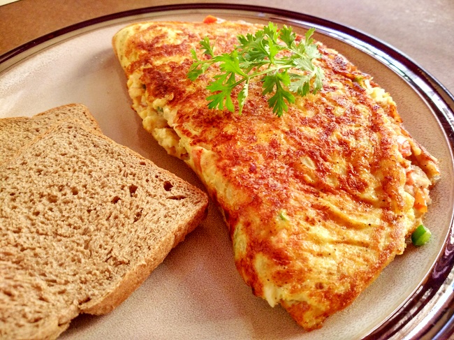 Cheesy Chicken filled Omelette | Garlic Chicken Omelette