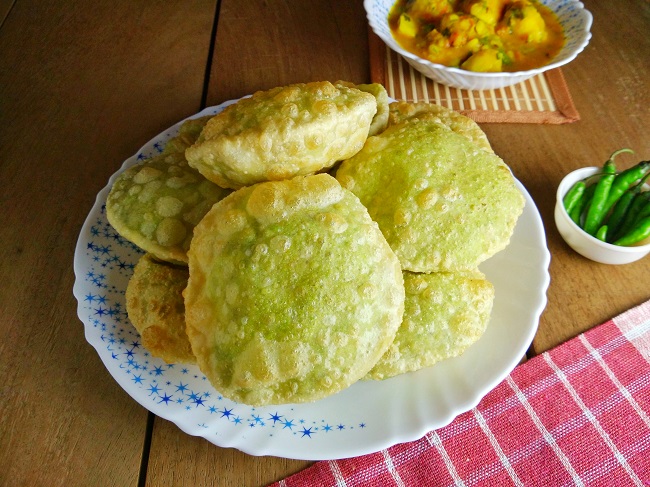 Matar or Koraishutir Kachori