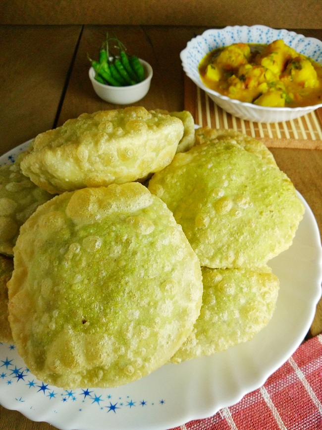 Matar or Koraishutir Kachori
