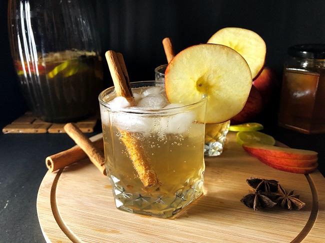 SPARKLING APPLE MOCKTAIL - Nourish Nutrition Blog