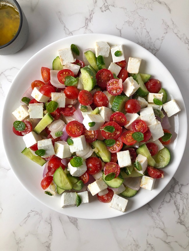 Tricolour Vegetable Salad with Garlic-Butter Dressing
