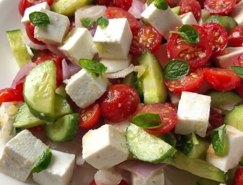 Tricoloured Vegetable Salad with Garlic-Butter Dressing