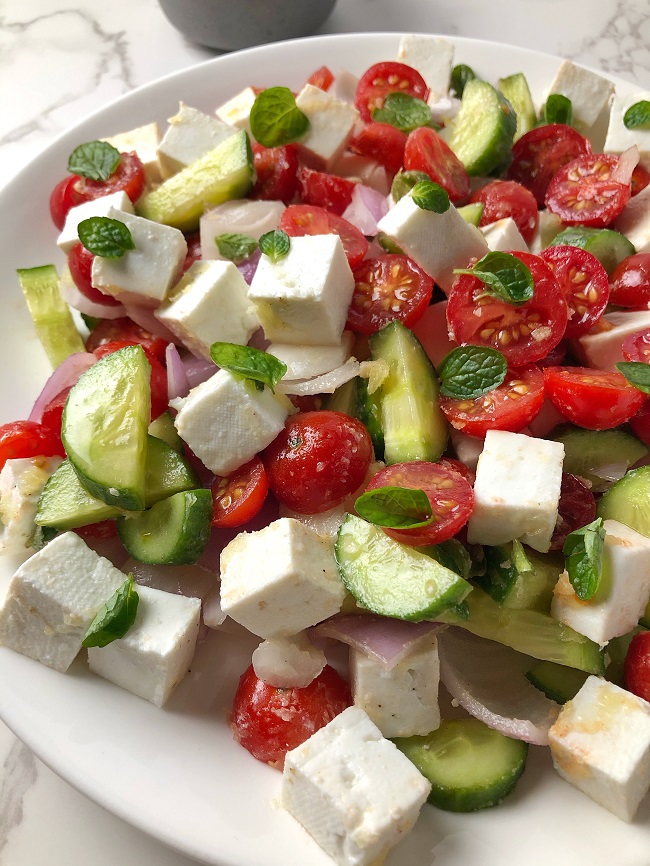 Tricoloured Vegetable Salad with Garlic-Butter Dressing