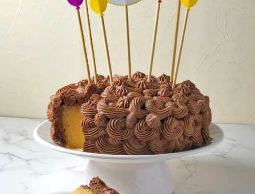 Vanilla Sponge Cake with Chocolate Buttercream Frosting