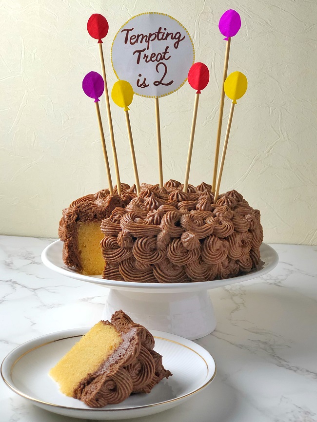 Vanilla Sponge Cake with Chocolate Buttercream Frosting