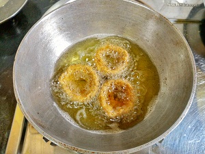 Spicy Onion Rings | Crispy Monsoon Snack
