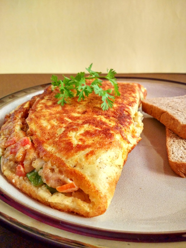 Cheesy Chicken filled Omelette | Garlic Chicken Omelette