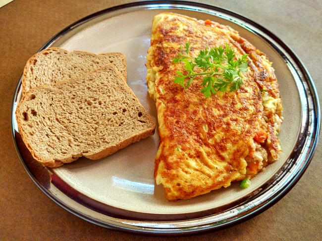 Cheesy Chicken filled Omelette | Garlic Chicken Omelette