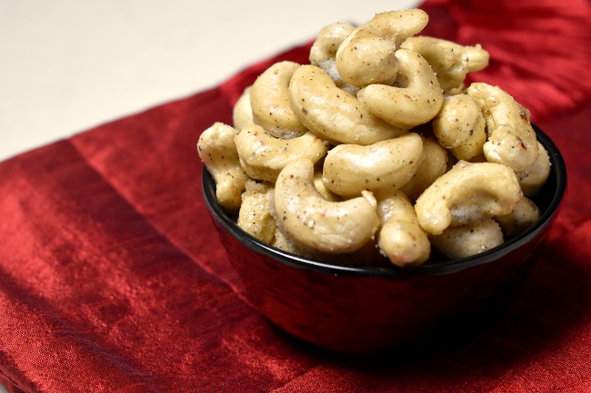 Candied Cashews with Black Pepper
