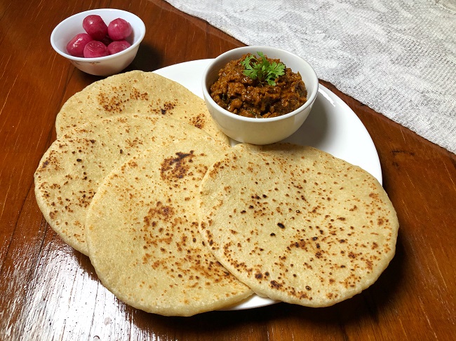 How To Make Khamiri Roti At Home
