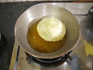 Matar or Koraishutir Kachori
