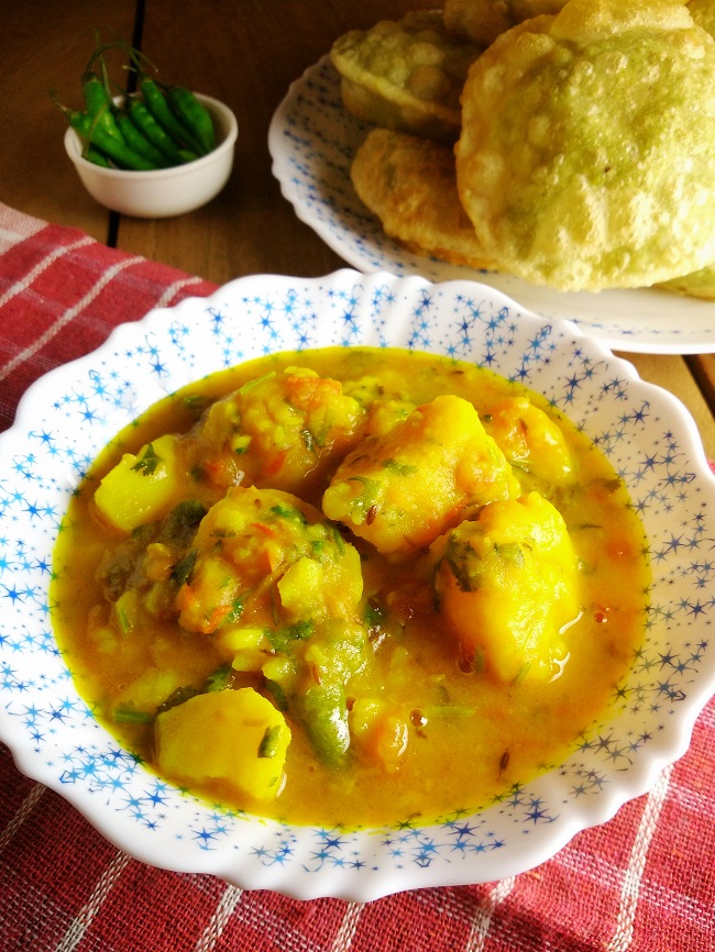 Matar or Koraishutir Kachori
