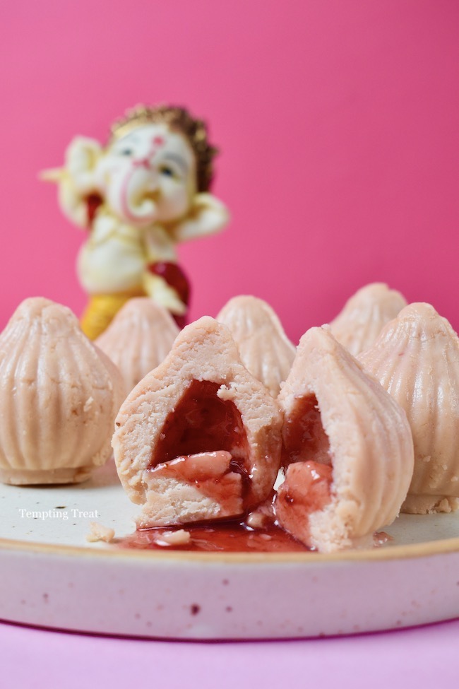 Instant Strawberry Mawa Modak Recipe