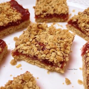 Easy Strawberry Oats Bars