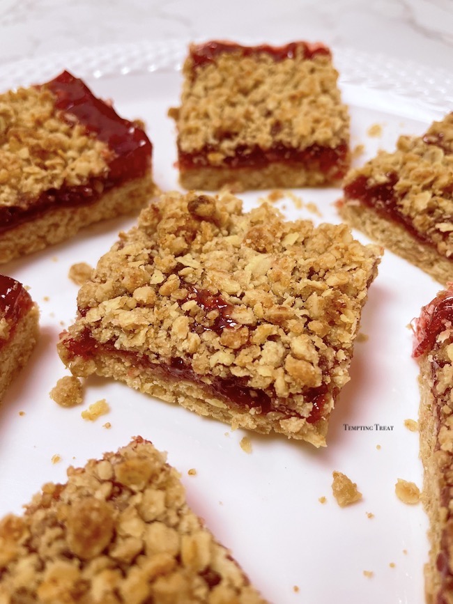 Easy Strawberry Oats Bars