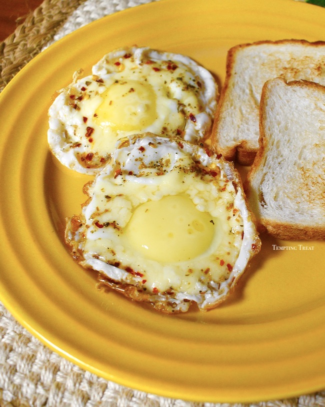 Cheesy Masala Egg Half Fry Recipe With Leftover Pizza Seasoning Sachets