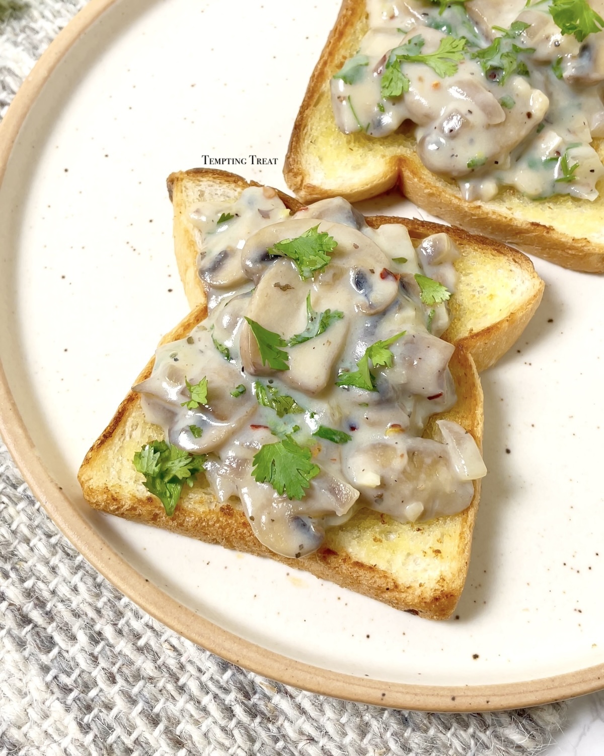 creamy mushroom toast
